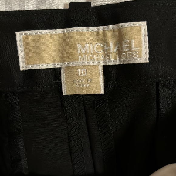 MICHAEL Michael Kors women’s shorts in black/white front.  NWOT!  Size 10. - Picture 7 of 10